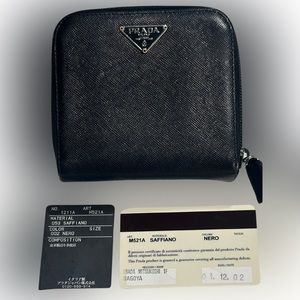 📣😍Prada Black Saffiano Leather Zip Around Short Wallet